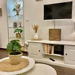 Le Rue Longue Apartment *