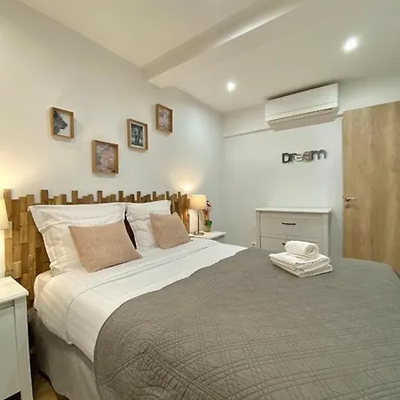 Le Rue Longue Apartment *