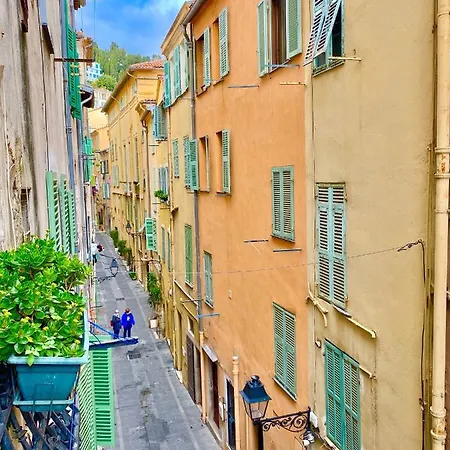 Le Rue Longue Apartment *