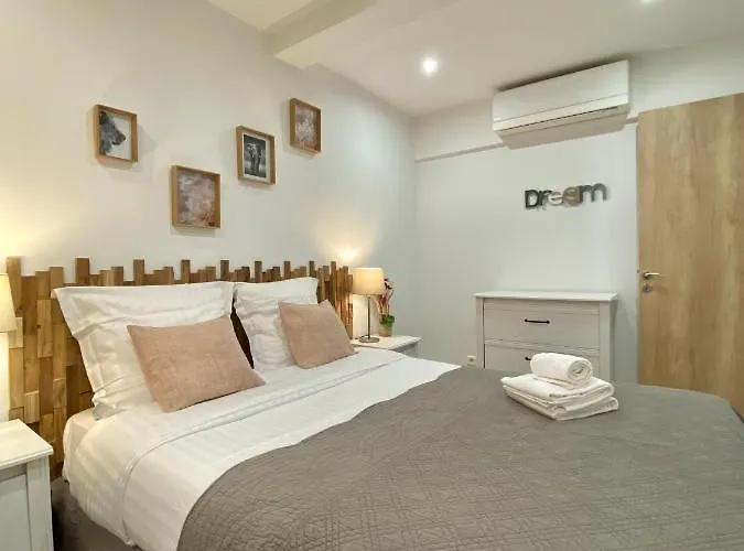 Le Rue Longue Apartment *