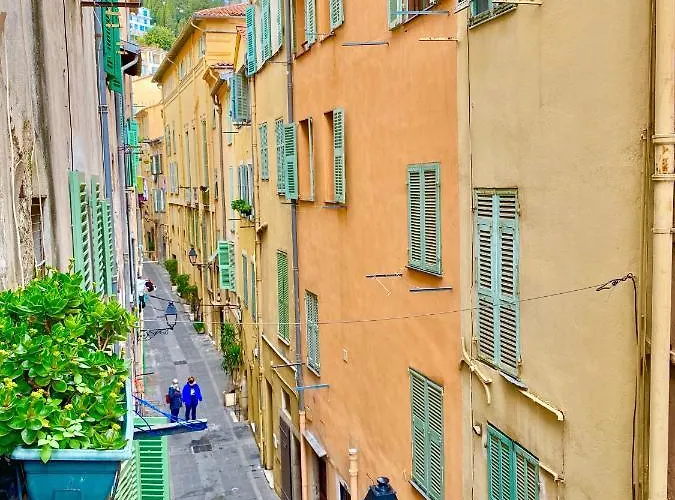 Le Rue Longue Apartment *